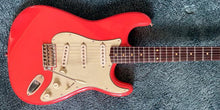 Load image into Gallery viewer, Dingwall 62 Fiesta Red