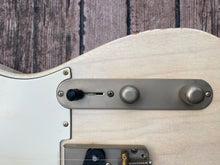 Load image into Gallery viewer, Whitfill T White Blonde